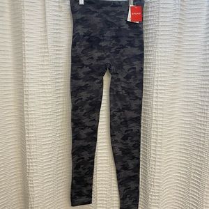 Spanx NWT seamless camo legging